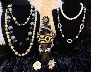 Vintage Mod Black and White Collection